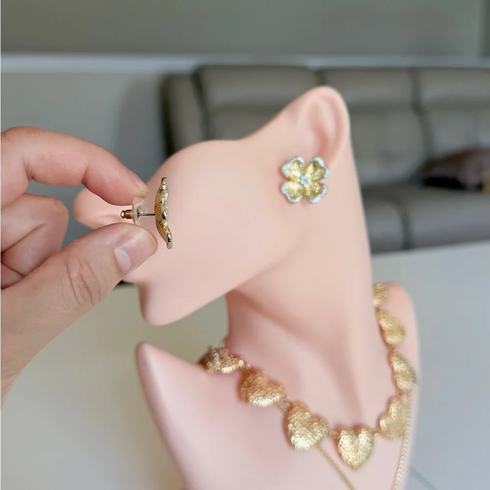 High Quality Gold Four-Leaf Flower Stud Earrings with Zirconia